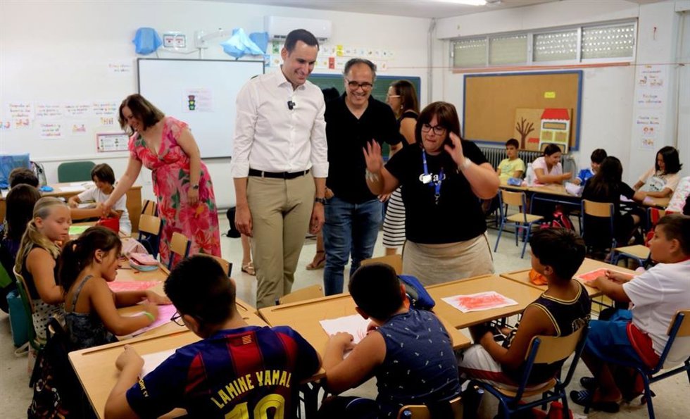 Visita a la escuela de verano de Torredelcampo.