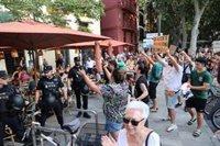 Ofensiva contra el manual de acción: denuncia penal y una ley con sanciones de hasta 300.000 euros