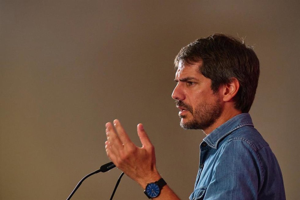 Archivo - El portavoz de Sumar, Ernest Urtasun, ofrece una rueda de prensa