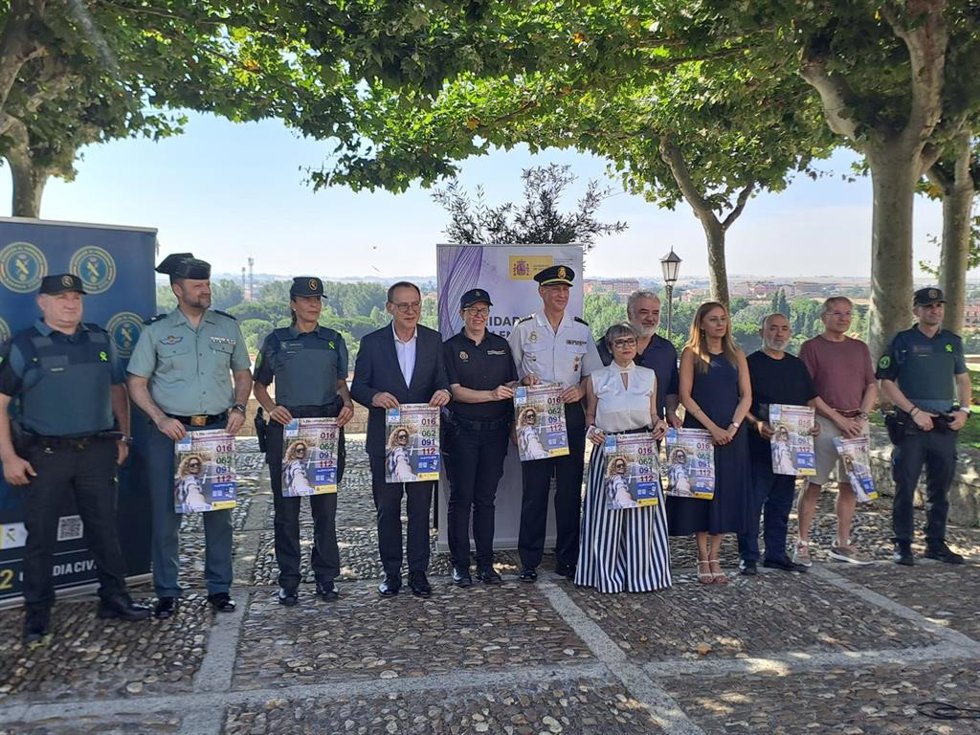 Presentación de la campaña 'No caminas sola' en el mirador San Cipriano de Zamora.