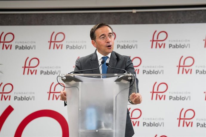 El ministro de Asuntos Exteriores de España, José Manuel Albares, durante la clausura de la Escuela de Verano de la CEE, en la Fundación Pablo VI.