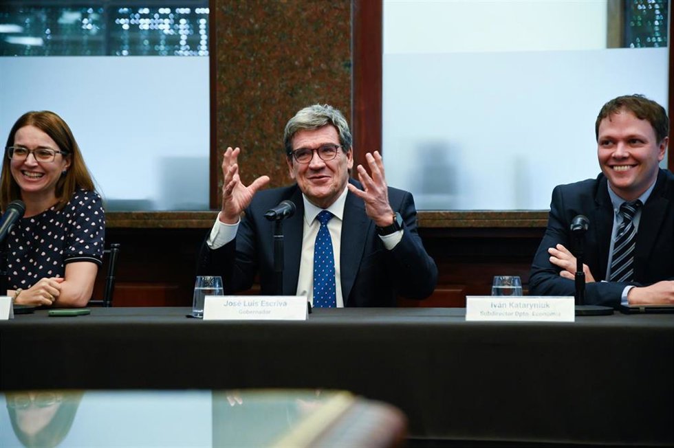 El gobernador del Banco de España, José Luis Escrivá (c), durante la presentación del capítulo de productividad del Informe Anual 2025, a 9 de julio de 2026, en Santa Cruz de Tenerife, Islas Canarias (España). Escrivá ha presentado el capítulo “El reto de