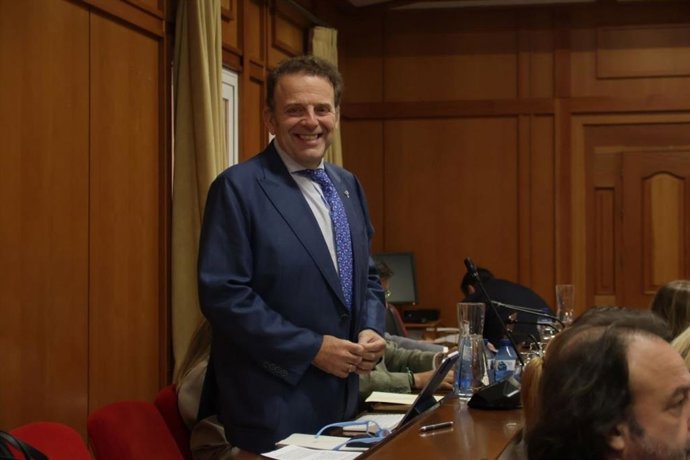 El concejal delegado de Fiestas y Tradiciones Populares del Ayuntamiento de Córdoba, Julián Urbano, ha comparedido en el Pleno para dar cuenta de las actividades desarrolladas por su Delegación durante el calendario festivo de primavera.