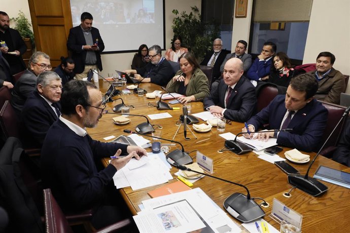 Valparaiso, 8 de julio 2026 El ministro de Hacienda Jorge Quiroz en la sesion de la Comision de Trabajo en el Senado Sebastian Cisternas/Aton Chile