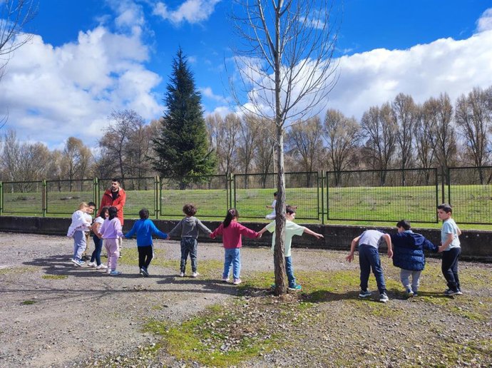La Diputación de León ha concluido la primera edición del programa de educación forestal 'Brotes'.
