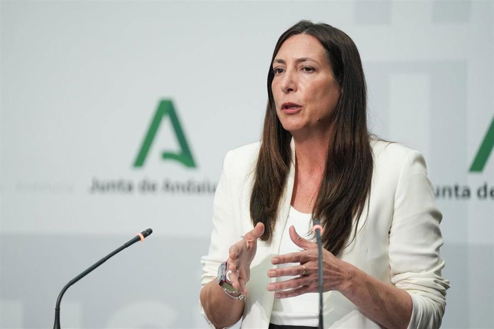Archivo - La hasta consejera de Inclusión Social, Juventud, Familias e Igualdad de la Junta de Andalucía, Loles López, pasa a ser titular de Servicios Sociales, Familias e Igualdad.