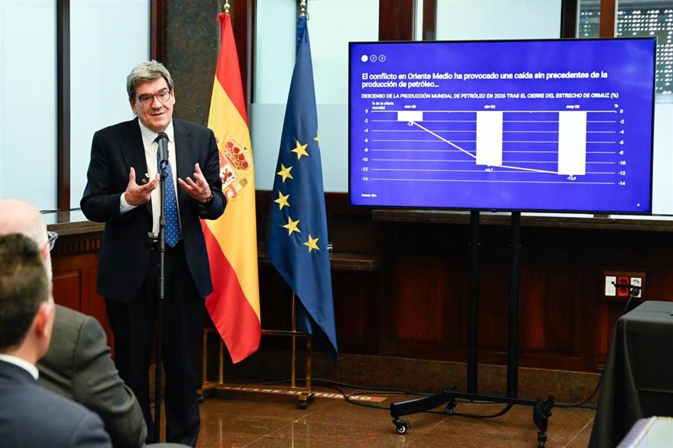 El gobernador del Banco de España, José Luis Escrivá, durante la presentación del capítulo de productividad del Informe Anual 2025, a 9 de julio de 2026, en Santa Cruz de Tenerife, Islas Canarias (España). Escrivá ha presentado el capítulo “El reto de la 