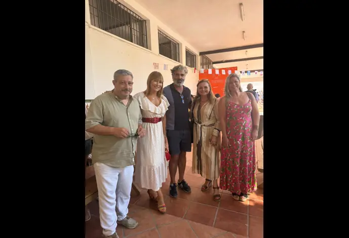 La delegada territorial de Inclusión Social, Juventud, Familias e Igualdad, Ruth Sarabia,  en una visita al CEIP Bergamín de Málaga.