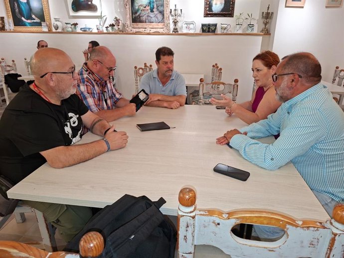 El parlamentario de Por Andalucía por Granada, Rafael S. Rufo, y la coordinadora provincial de Izquierda Unida Granada, Mari Carmen Pérez, han mantenido un primer encuentro de trabajo con el comité de empresa de la Alhambra.