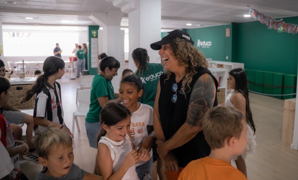 La colaboración ha comenzado en el barrio Orba de Alfafar (Valencia), una de las zonas más afectadas por la DANA, con una jornada de creatividad.