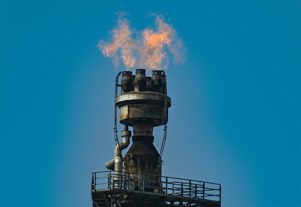 Archivo - Imagen de archivo de una refinería.
