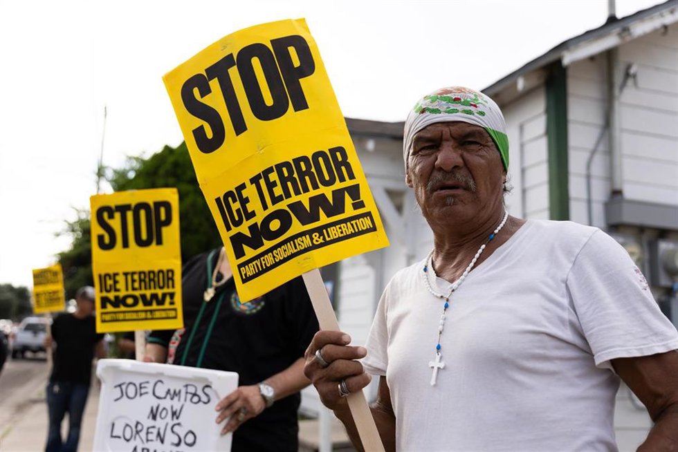 Protesta en Houston por la muerte del ciudadano mexicano Lorenzo Salgado a manos de un agente del ICE.