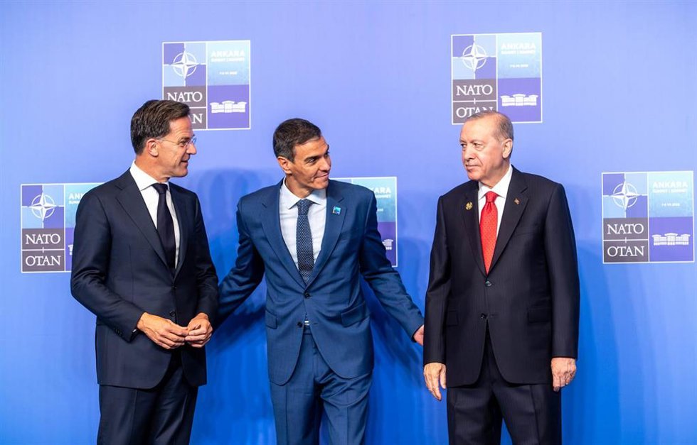 El presidente del Gobierno, Pedro Sánchez, junto al secretario general de la OTAN, Mark Rutte y el presidente de Turquía, Recep Tayyip Erdogan, en la cumbre de la Alianza en Ankara.