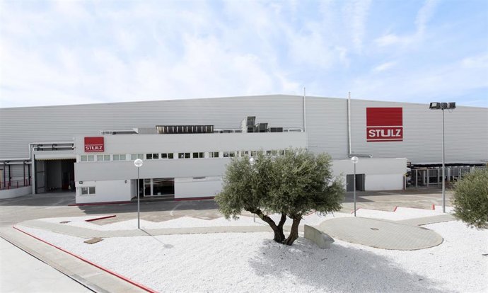 Archivo - Exteriores de las instalaciones de Stulz en Esquivias.