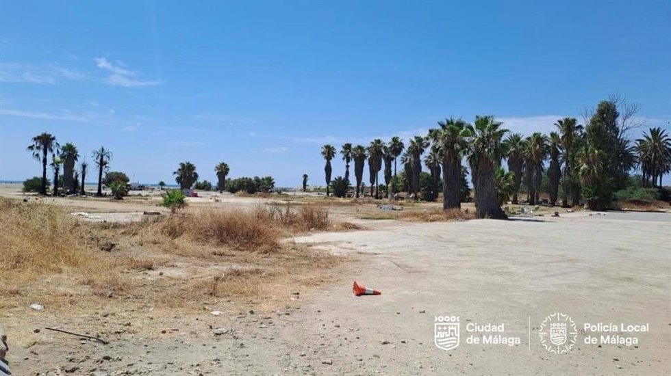 Despejada y restringido el acceso a la parcela privada en la zona de Sacaba de Málaga donde se concentraban autocaravanas