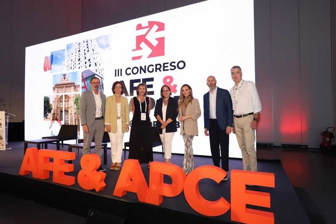 Autoridades y respnsables de la organización del III Congreso AFE & APCE, durante la organización del mismo.