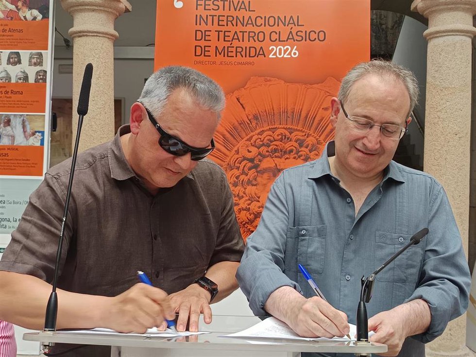 Firma del convenio de colaboración entre el Festival de Mérida y la ONCE para garantizar la inclusión y accesibilidad de personas con discapacidad visual