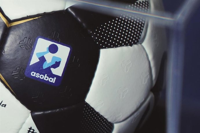 Logotipo de la ASOBAL en un balón.