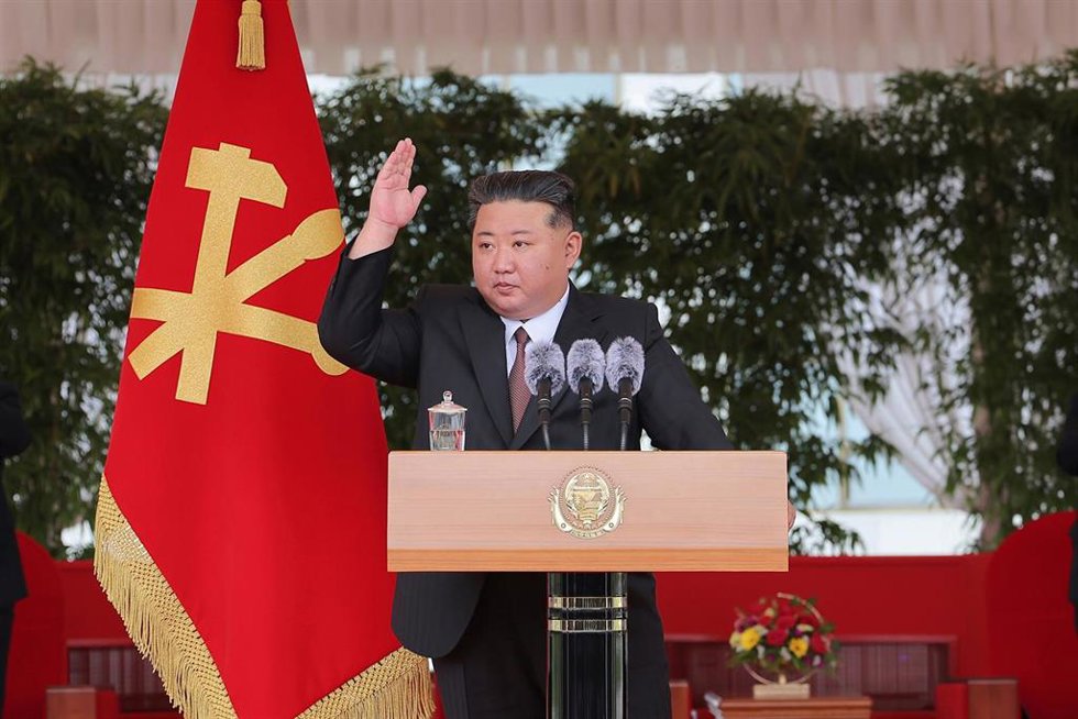 Archivo - El líder de Corea del Norte, Kim Jong-un, hablando durante una visita a la Escuela Central de Formación de Cuadros del Partido de los Trabajadores de Corea en Pyongyang