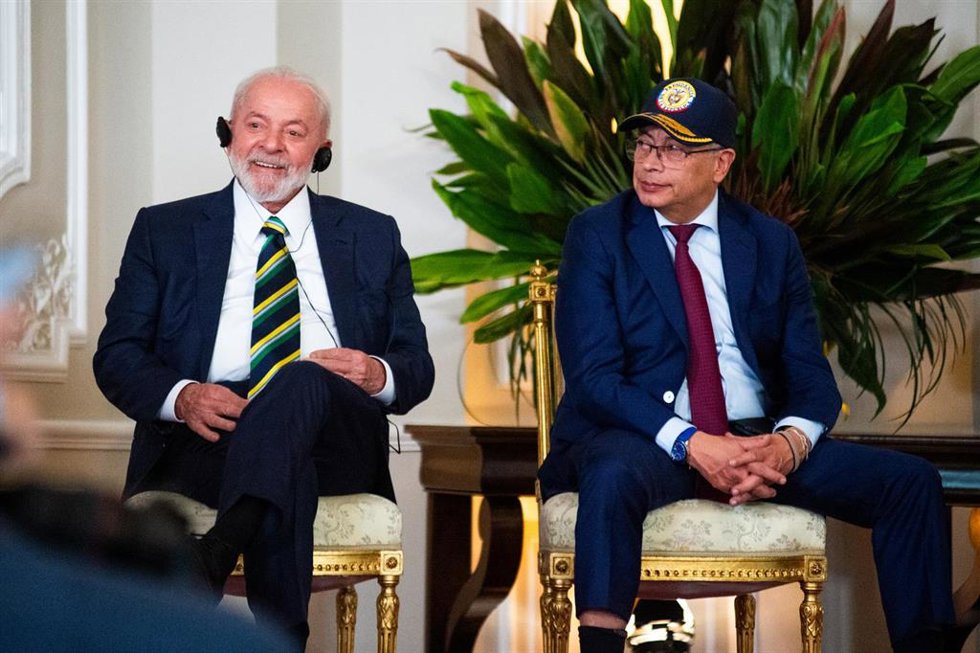 Archivo - El presidente de Brasil, Luiz Inácio Lula da Silva, junto a su par saliente en Colombia, Gustavo Petro, en una imagen de archivo