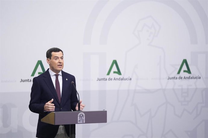 El presidente de la Junta de Andalucía, Juanma Moreno, comparece ante los medios de comunicación para informar de la estructura y composición del nuevo gobierno. A 9 de julio de 2026 en Sevilla (Andalucía, España).