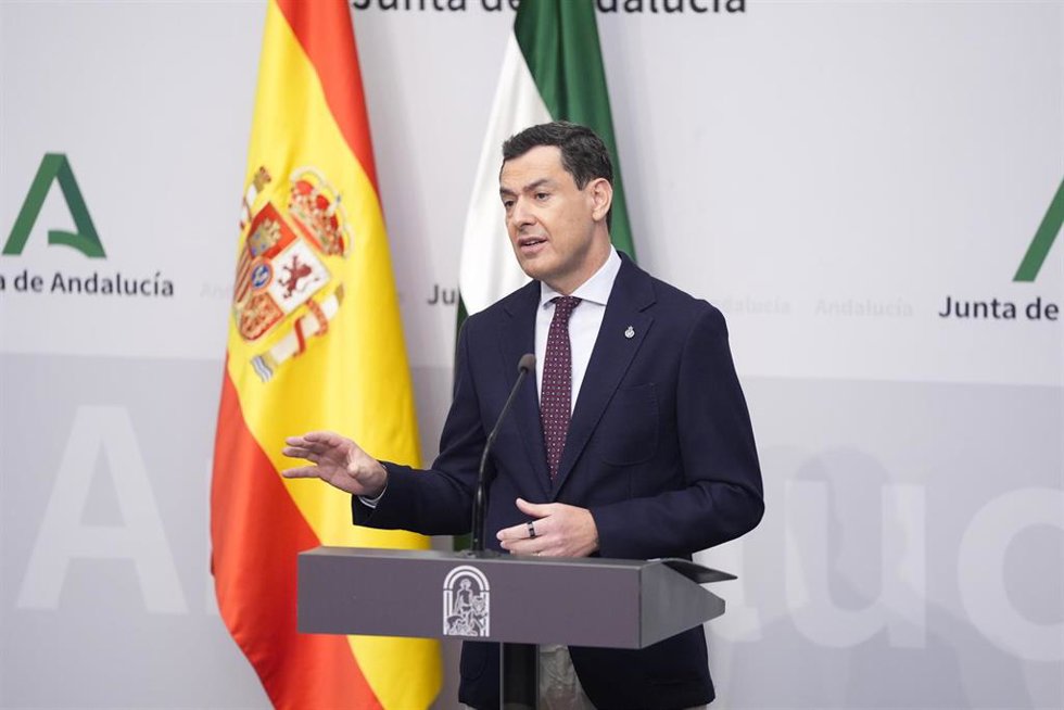 El presidente de la Junta de Andalucía, Juanma Moreno, comparece ante los medios de comunicación para informar de la estructura y composición del nuevo gobierno. A 9 de julio de 2026 en Sevilla (Andalucía, España). 