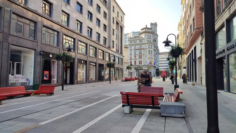 Archivo - Calle Pelayo, en Oviedo, zona comercial,