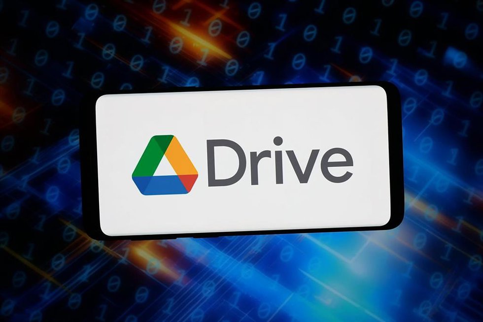 Archivo - Imagen del logo de Google Drive en un móvil.