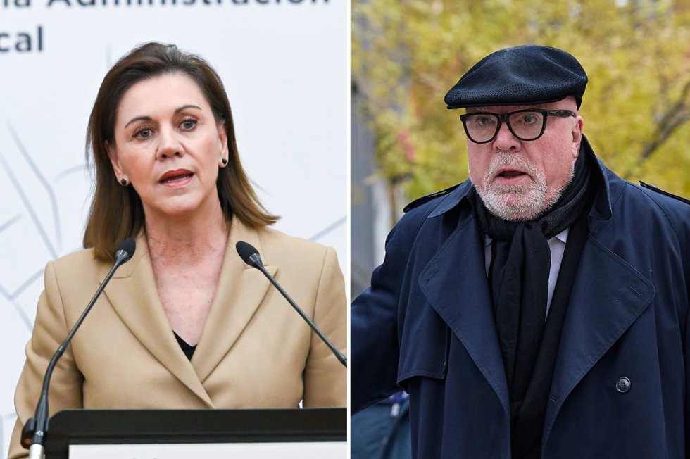 La ex secretaria general del PP María Dolores de Cospedal y el comisario jubilado José Manuel Villarejo.