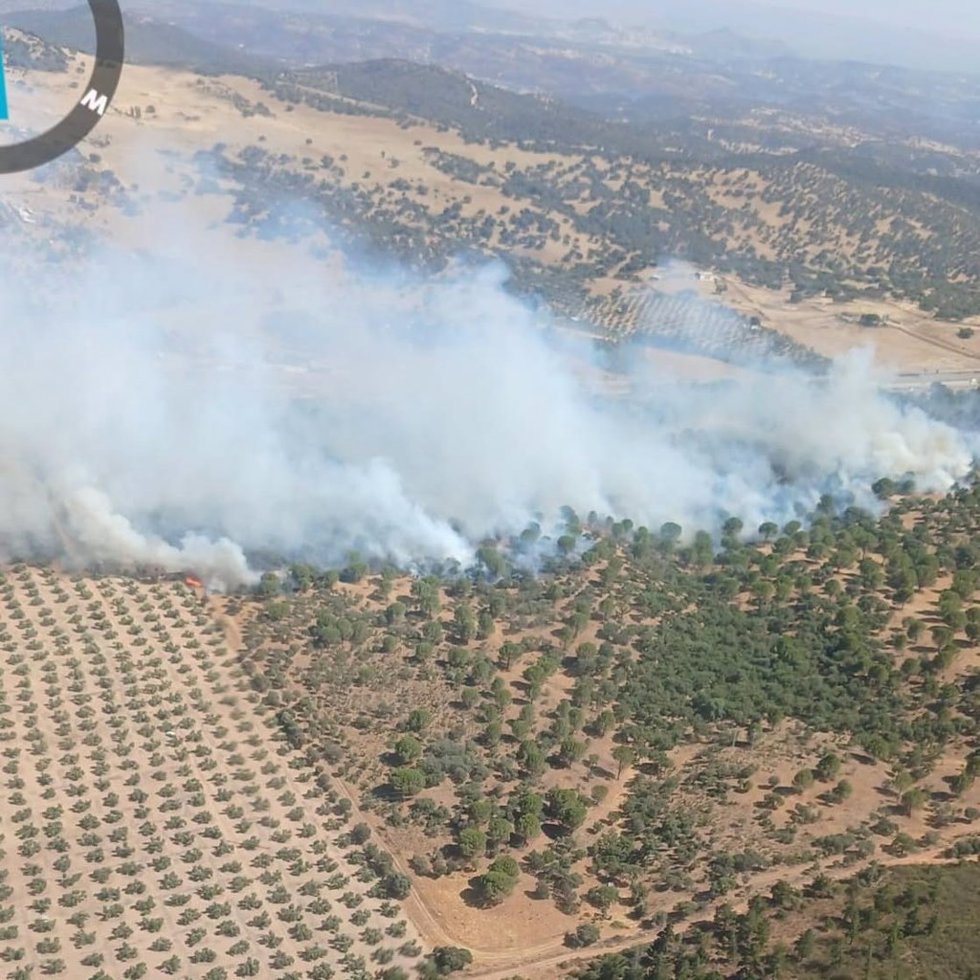 Imagen del incendio en Santa Elena, tras declararse este jueves.