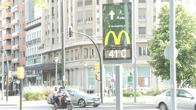 Termómetro con 41º en Plaza de Basilio Paraíso, Zaragoza
