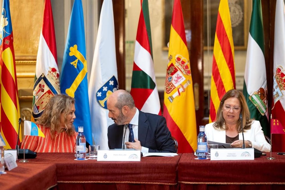 La presidenta del Parlamento de Canarias y de la CALRE, Astrid Pérez, participa en la reunión de la Coprepa, en Madrid