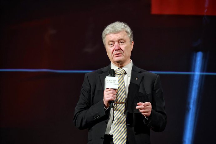 Archivo - May 30, 2026, Odesa, Ukraine: Fifth President of Ukraine, European Solidarity Party leader and Ukrainian MP Petro Poroshenko participates in Day Two of the Third Black Sea Security Forum at the Odesa National Academic Opera and Ballet Theatre in