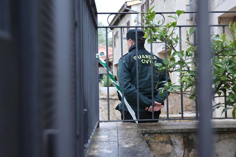Archivo - Un agente de la Guardia Civil.