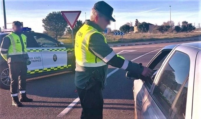 La Guardia Civil de Valladolid ha denunciado en junio a 174 conductores por ir bebidos o dar positivo en drogas.