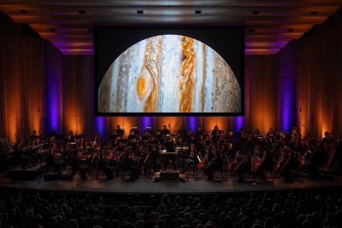 Concierto sinfónico en Tulsa (Estados Unidos) acompañado de imágenes astronómicas como las que podrán verse en ‘Armonía eclíptica’.