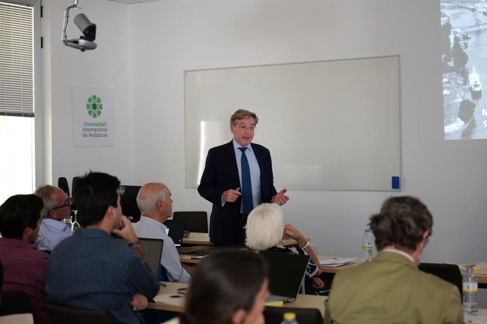 Presidente de la Autoridad Portuaria de Sevilla, Rafael Carmona, en los cursos de verano de la UNIA
