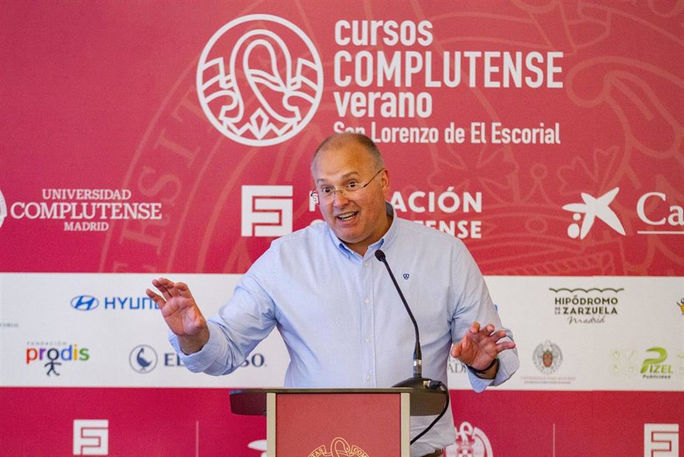 El secretario general del PP, Miguel Tellado, en los cursos de verano de la UCM en San Lorenzo de El Escorial