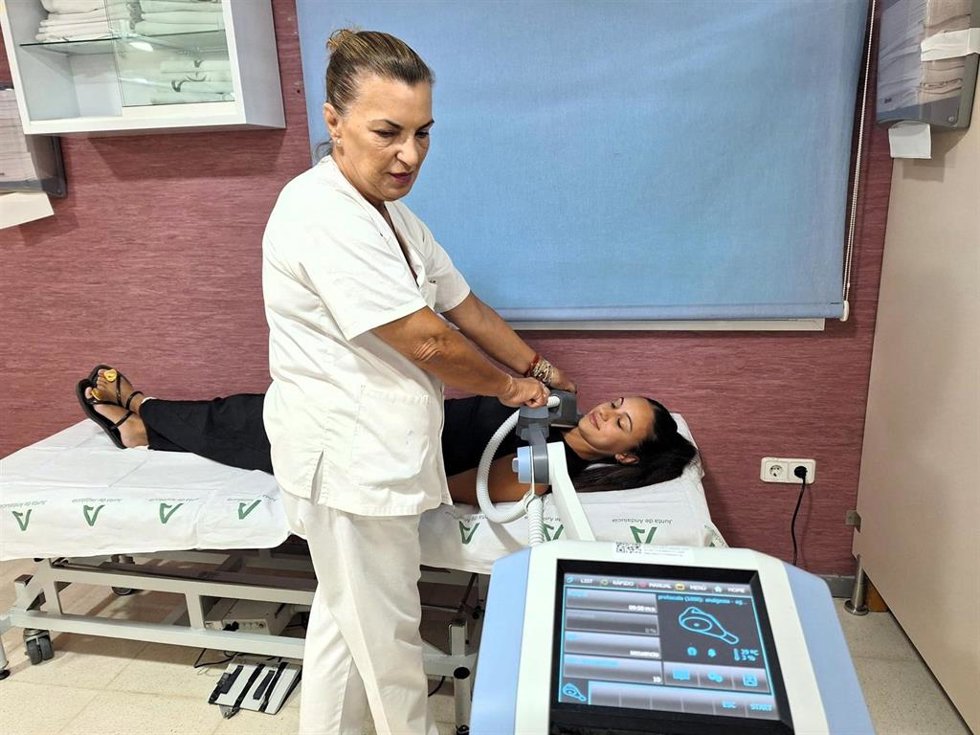 El Hospital Infanta Elena de Huelva ha incorporado a su Servicio de Medicina Física y Rehabilitación un equipo de terapia superinductiva