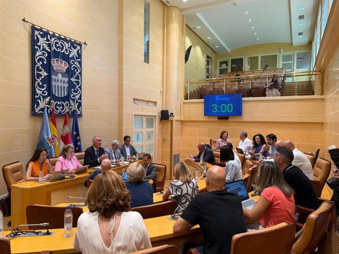 Segovia aprueba un préstamo de 9,7 millones para financiar 51 inversiones en la ciudad, aprobadas para cubrir la falta de presupuesto municipal