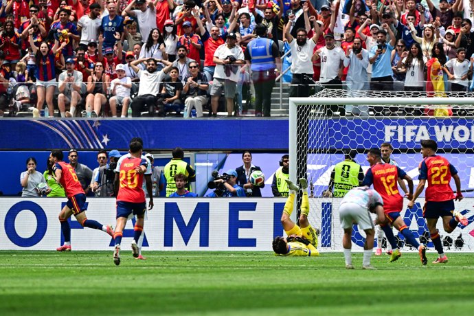 10 July 2026, US, Inglewood: Spain's Mikel Merino (L) celebrates scoring his side's second goal during the 2026 FIFA World Cup quarterfinal soccer match between Spain and Belgium at Los Angeles Stadium. Photo: Dirk Waem/Belga/dpa