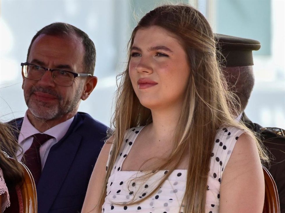 La Infanta Sofía, en la entrega del Real Despacho de Alférez a su hermana la Princesa Leonor
