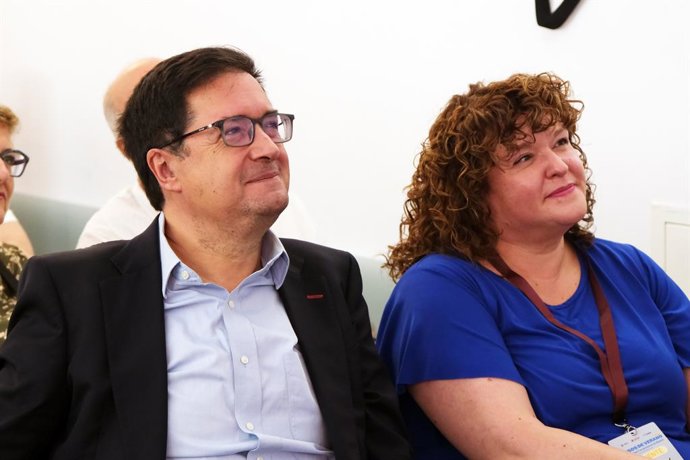 El ministro para la Transformación Digital y de la Función Pública, Óscar López, y la secretaria general de UGT Madrid, Susana Huertas, clausuran el curso 'Derechos humanos y sindicalismo ante la ola reaccionaria', durante los Cursos de Verano de la UCM, 