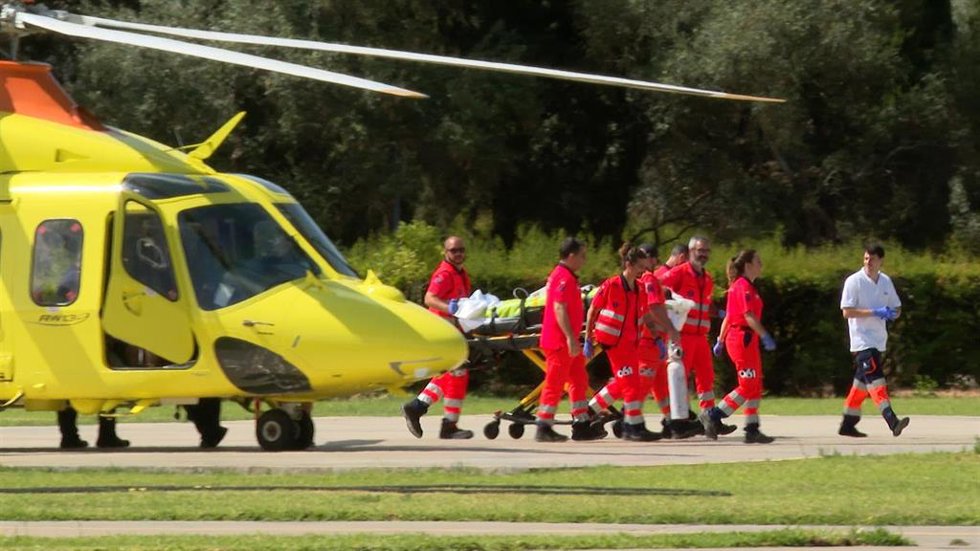Traslado a Sevilla en helicóptero de heridos del incendio forestal de Los Gallardos (Almería).
