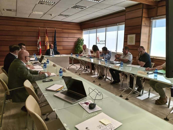 Reunión del consejero de Agricultura, Ganadería, Medio Rural y Política Ambiental, Joaquín Antonio Pino, con las organizaciones agrarias sobre sanidad animal.