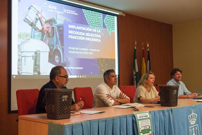 Representantes reunidos para la implantación del contenedor marrón.