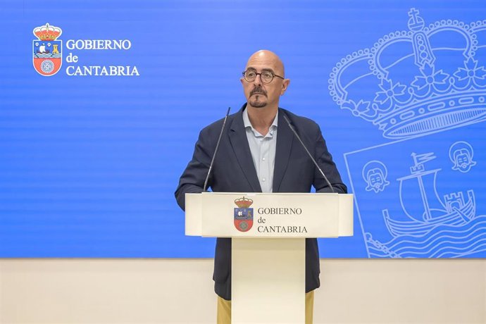 El consejero de Salud, César Pascual, en la rueda de prensa