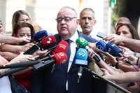 Las CCAA del PP afean a Mónica García que no ponga fin a la huelga médica: "Está feliz con el conflicto"