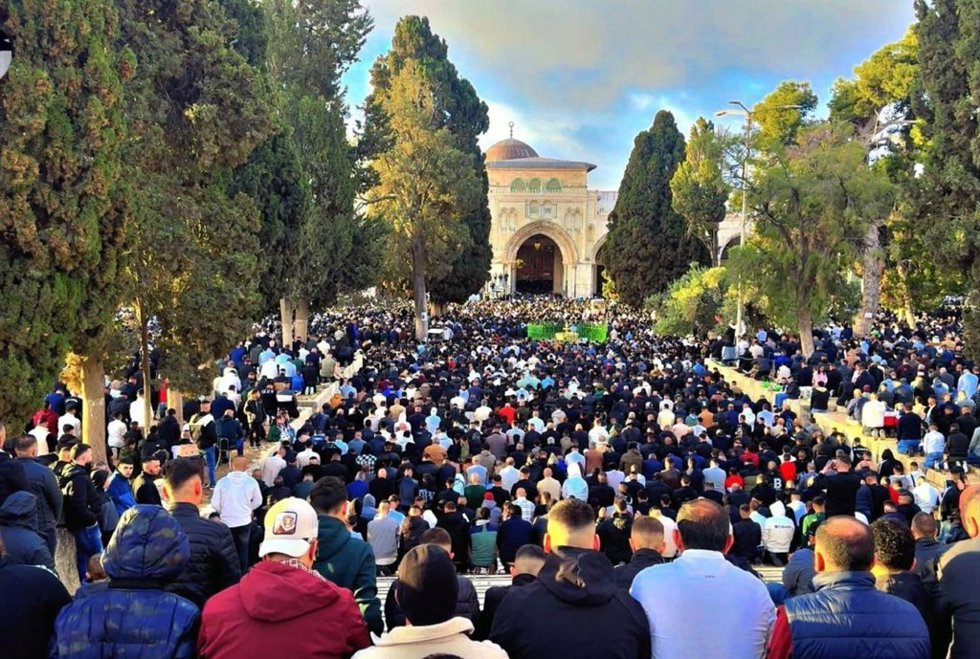 Archivo - Palestinos rezan en la Explanada de las Mezquitas en marzo de 2025 (archivo)