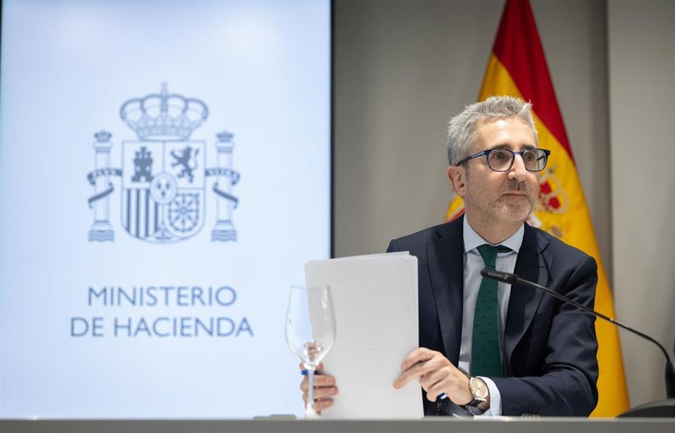 El ministro de Hacienda, Arcadi España, ofrece una rueda de prensa tras una reunión del Consejo de Política Fiscal y Financiera (CPFF) en el Ministerio de Hacienda, a 6 de julio de 2026, en Madrid (España). 